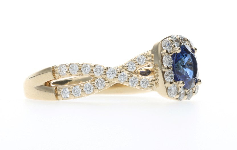 14K Yellow .97ct Round Sapphire Halo Ring with Twisted Band D=0.60ctw