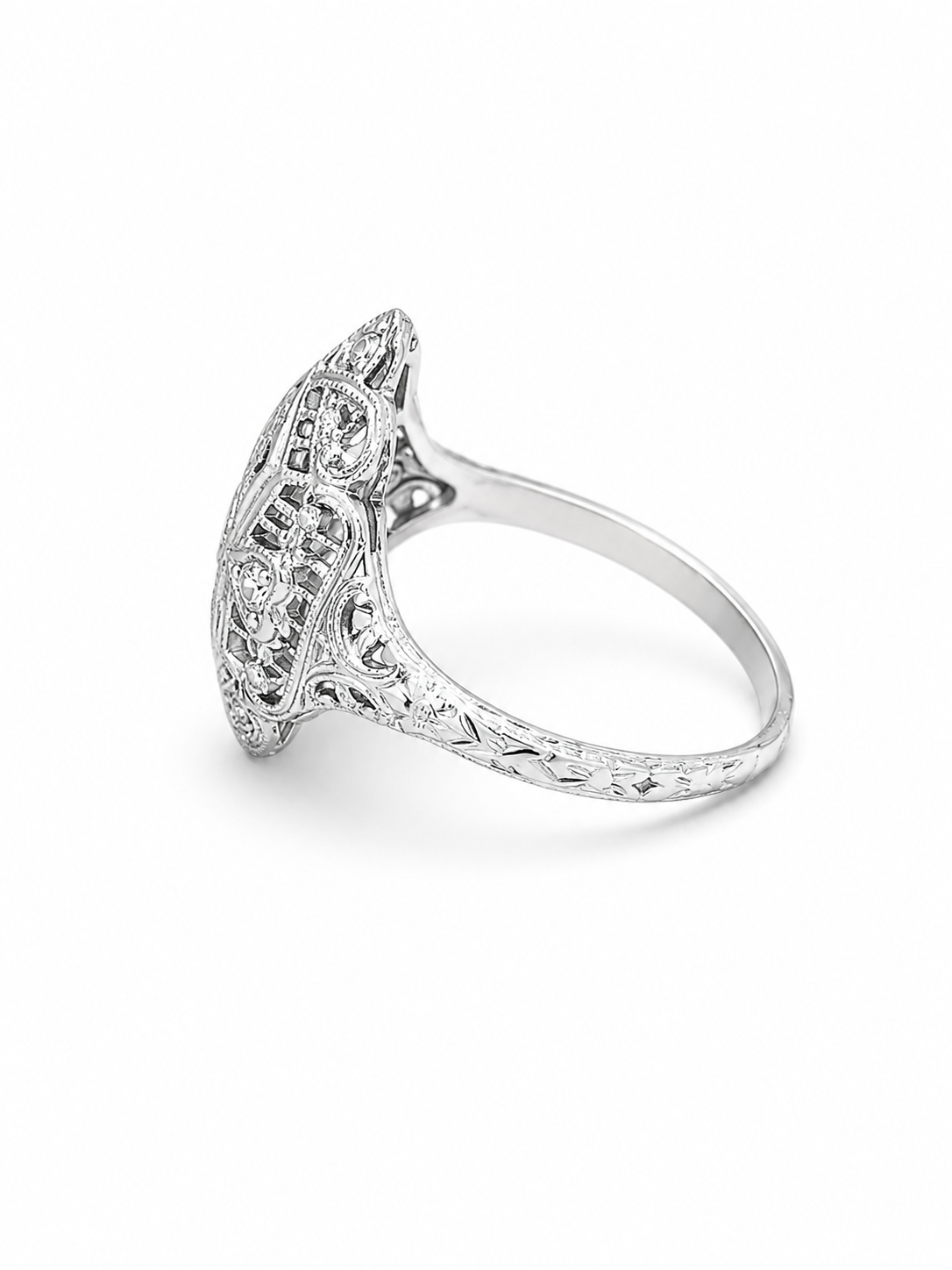18K White Gold Vintage Filigree Diamond Ring